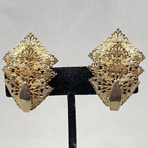 💎Sarah Coventry Gold Tone Leaf Earrings Three Layer Lace Pattern Clip Ons